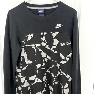 Nike Women’s Sweatshirt size Medium
